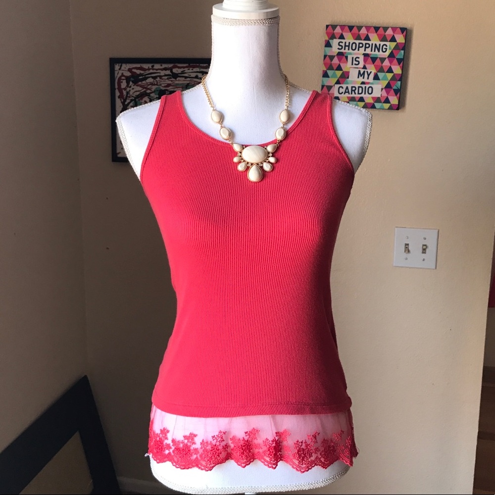 Ribbed tank with lace trim detail